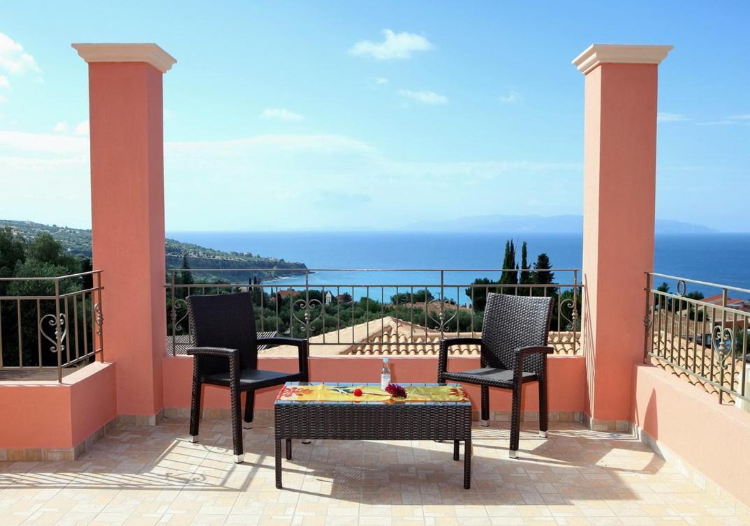 Provenzo And Meliti Villas Lourdata  Bagian luar foto