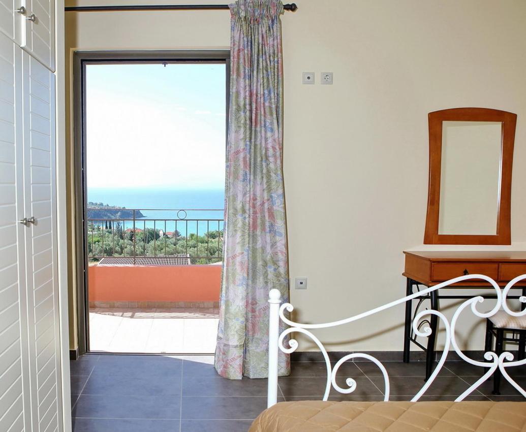 Provenzo And Meliti Villas Lourdata  Bagian luar foto