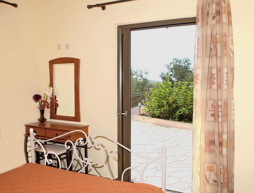 Provenzo And Meliti Villas Lourdata  Bagian luar foto